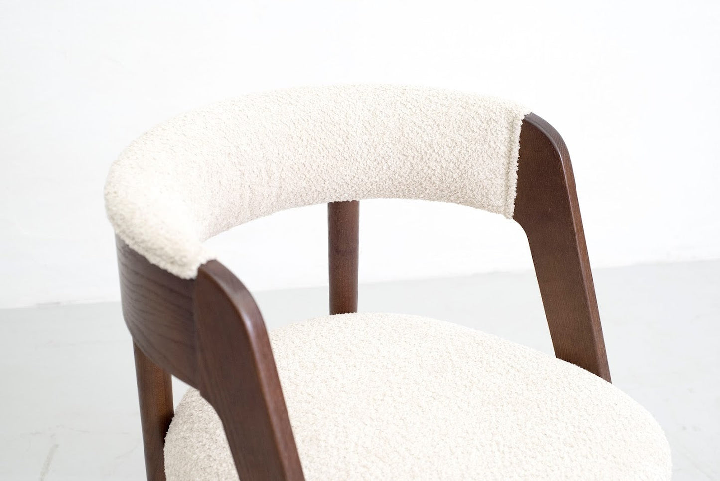 Chair 02 - Upholstered Oak chair with curved backrest-Natural