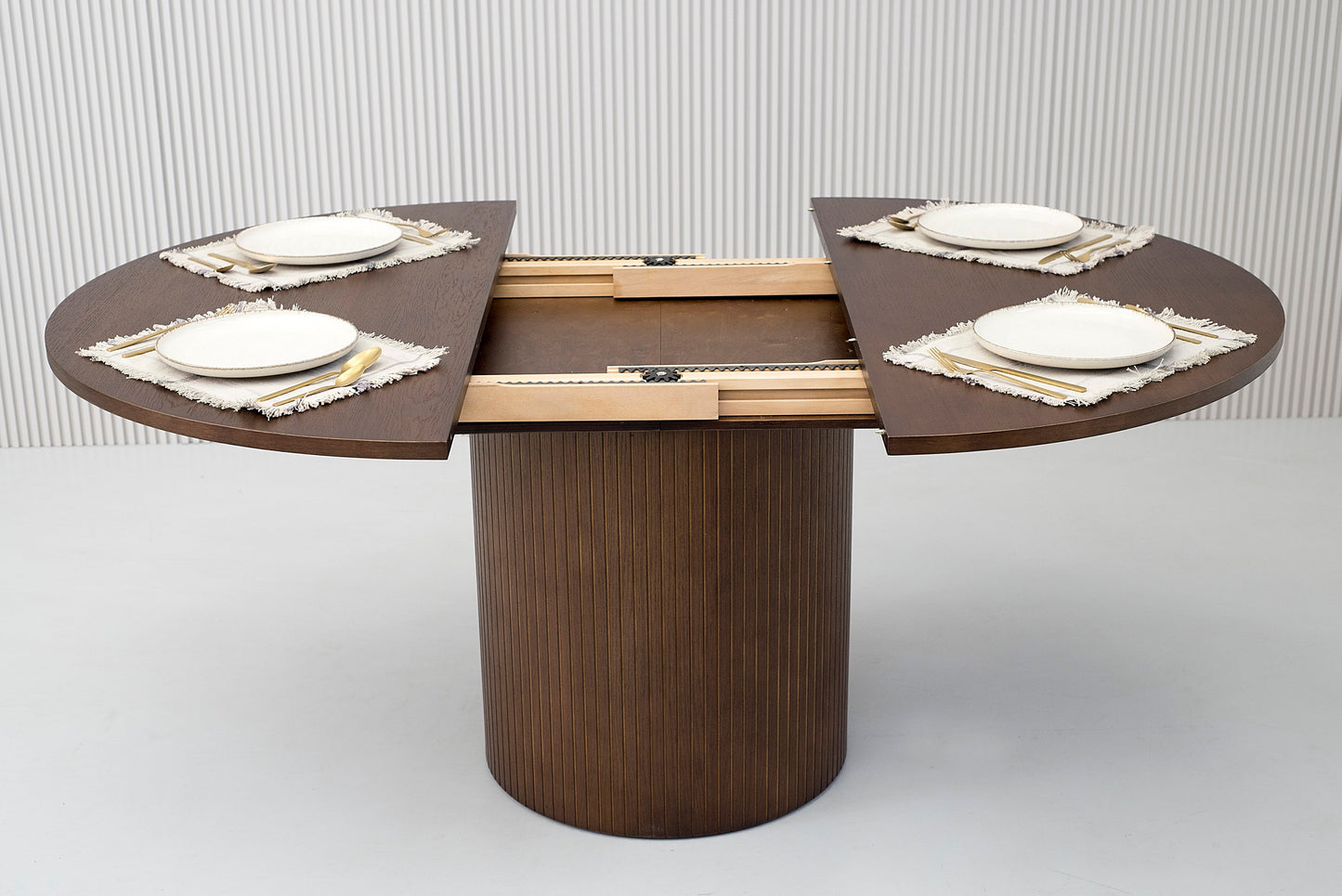 Table 02 - 1300 Round Extending Table- Bordo